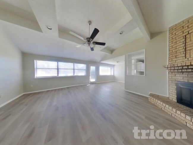 2645 Danberry Ln in Grand Prairie, TX - Foto de edificio - Building Photo