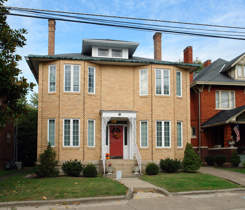 1526 Quarrier St in Charleston, WV - Building Photo