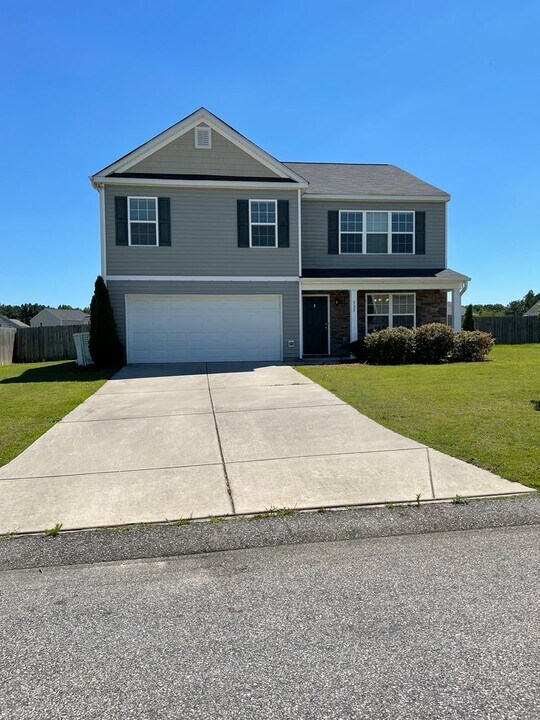 737 Botanical Ct in Bunnlevel, NC - Building Photo