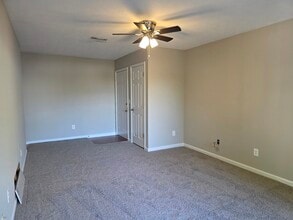 275 Montgomery Ave, Unit 5 in Versailles, KY - Building Photo - Building Photo