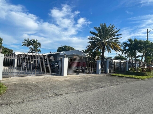 1071 W 66th St in Hialeah, FL - Building Photo - Building Photo