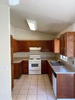 963 Grouse Dr in Redding, CA - Building Photo - Building Photo