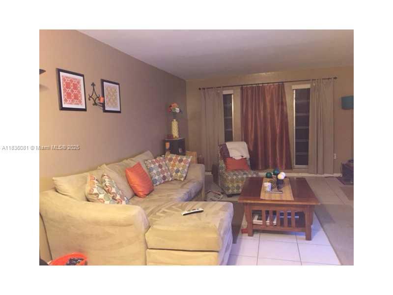 10901 SW 78th Ave in Miami, FL - Building Photo