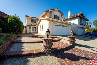 12023 Stone Gate Way in Los Angeles, CA - Building Photo - Building Photo
