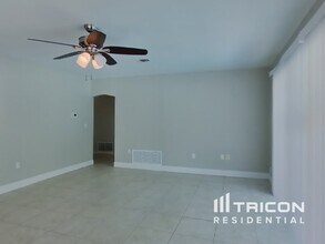 1456 Lakeview Dr in Tarpon Springs, FL - Building Photo - Building Photo