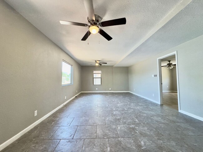 721 W Cuthbert Ave in Midland, TX - Building Photo - Building Photo
