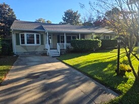 121 Shore Dr in Jarvisburg, NC - Building Photo