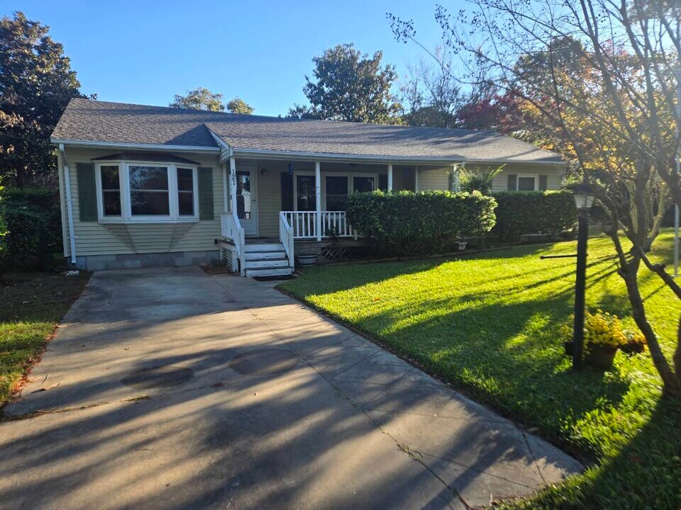 121 Shore Dr in Jarvisburg, NC - Building Photo