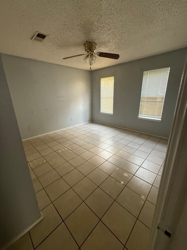 2009 West Loop in Austin, TX - Building Photo - Building Photo