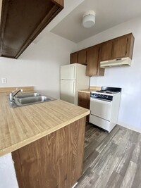 Falcon Court Apartments photo'