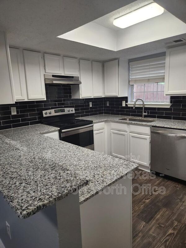 property at 4004 W Pioneer Dr