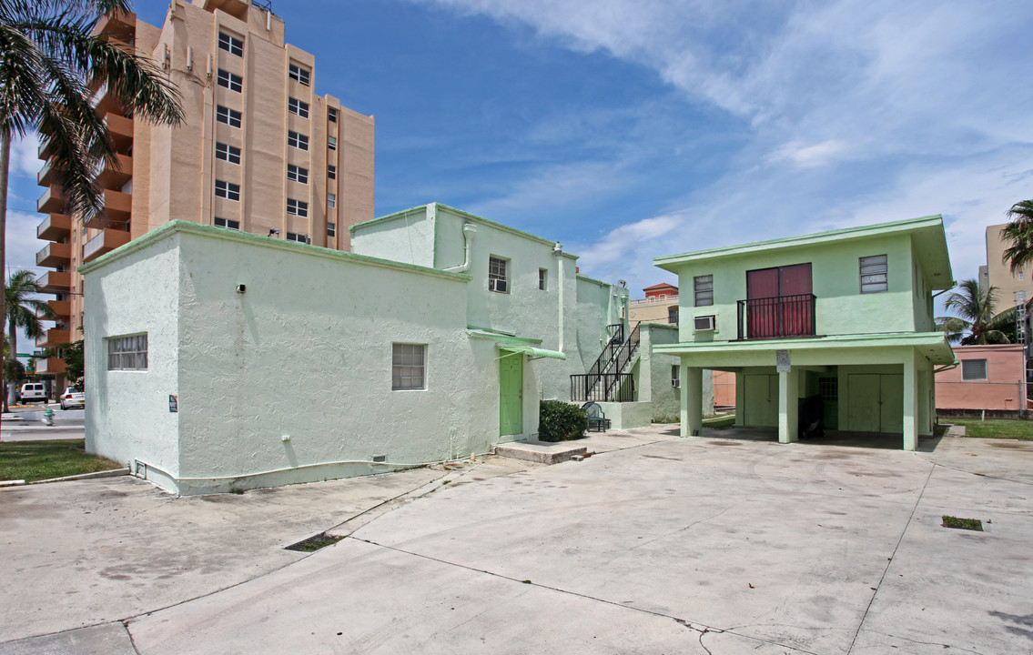 360 Van Buren St in Hollywood, FL - Building Photo