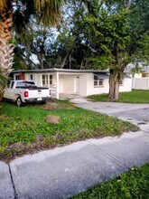 635 N Nova Rd in Daytona Beach, FL - Foto de edificio - Building Photo