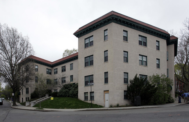 Tri-Corner in Brookline, MA - Foto de edificio - Building Photo