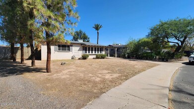 2433 N 37th St in Phoenix, AZ - Building Photo - Building Photo