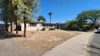 2433 N 37th St in Phoenix, AZ - Foto de edificio - Building Photo