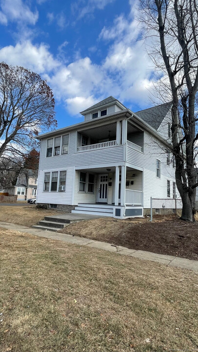 210 Huntington Rd in Stratford, CT - Building Photo