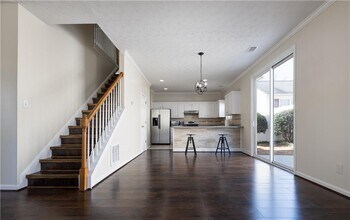 317 W Oaks Trail in Woodstock, GA - Building Photo - Building Photo