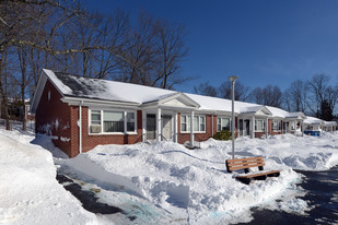 1-24 Centennial Ct in Foxboro, MA - Foto de edificio - Building Photo