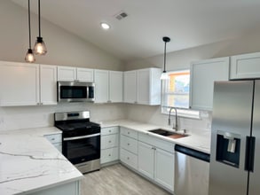 1962 W Cadmus Rd in Adrian, MI - Building Photo - Building Photo