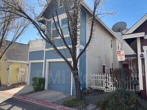 1360 Waterloo Dr in Reno, NV - Building Photo - Building Photo