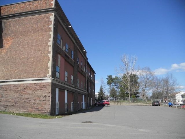 390 S Grant St in Wilkes-Barre, PA - Foto de edificio - Building Photo