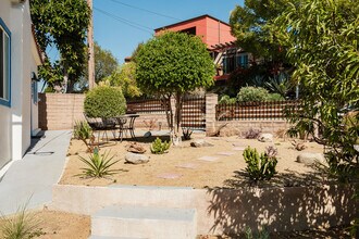 4879 Hartwick St in Los Angeles, CA - Foto de edificio - Building Photo