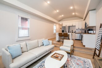 1035 Hamlet St in Newport, KY - Building Photo - Building Photo