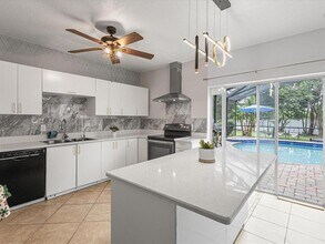 437 Bridgewater Ct in Kissimmee, FL - Building Photo - Building Photo