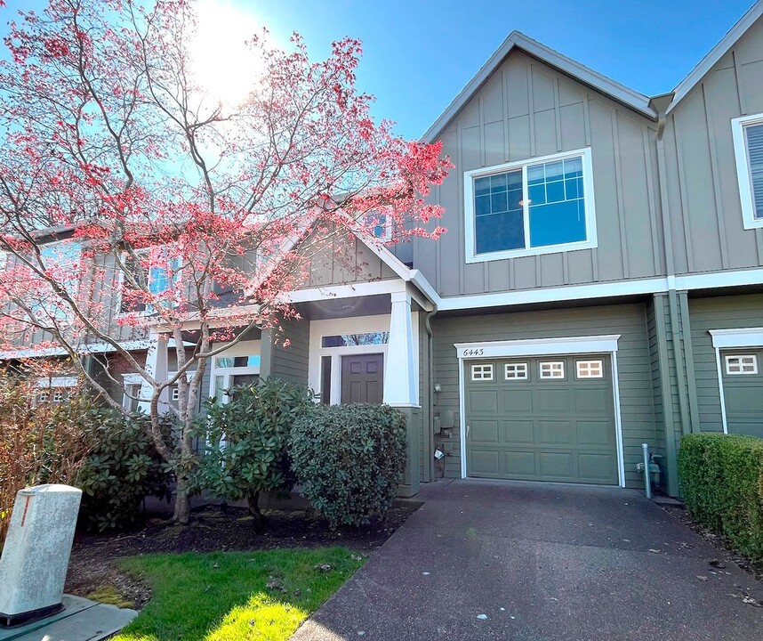 6443 SW 208th Ter in Beaverton, OR - Foto de edificio