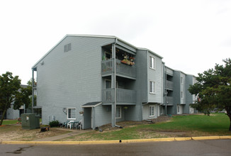 Park Acres Apartments & Townhomes in Minneapolis, MN - Building Photo - Building Photo