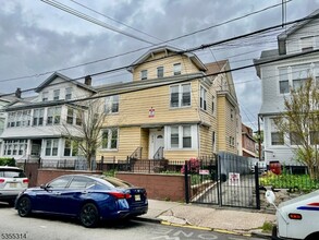 231 Renner Ave in Newark, NJ - Foto de edificio - Building Photo