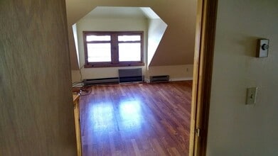 20 Champlain St, Unit Apt. #3 in Plattsburgh, NY - Foto de edificio - Building Photo