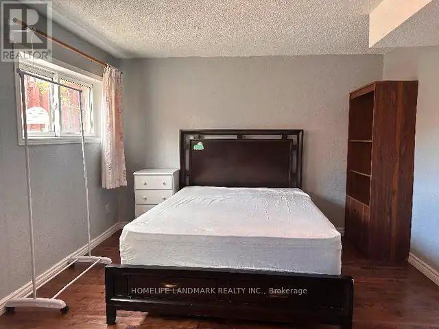 property at 940 Hampstead Ct