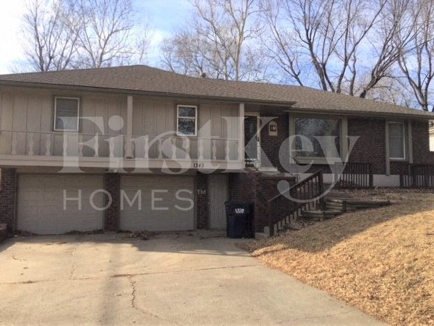 1343 SW Horizon Dr in Blue Springs, MO - Building Photo