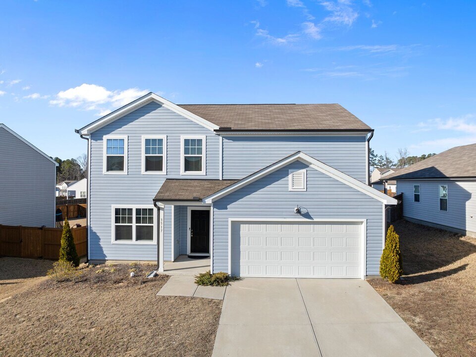 3517 Strawberry Patch Row in Raleigh, NC - Foto de edificio