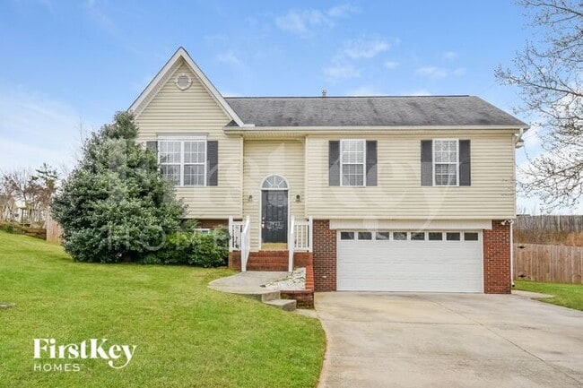 7921 Woodpark Dr in High Point, NC - Foto de edificio - Building Photo