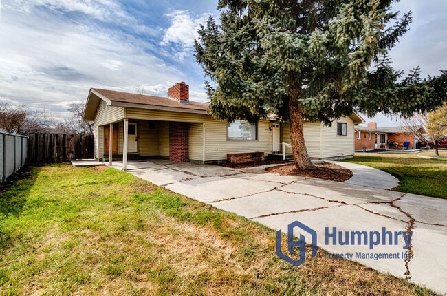 313 Palo Alto Dr in Caldwell, ID - Building Photo - Building Photo