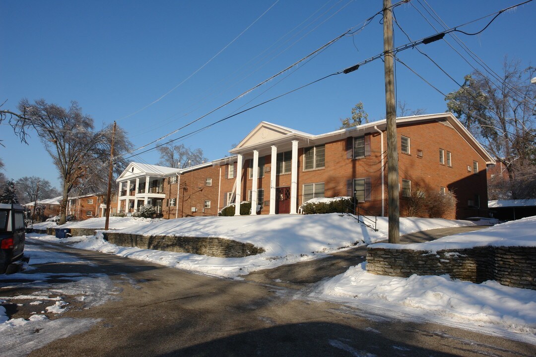 2721-2739 Brownsboro Rd in Louisville, KY - Building Photo