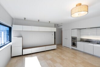 838 W Hastings St in Vancouver, BC - Building Photo - Building Photo
