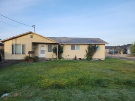 1218 47th Ave in Sweet Home, OR - Building Photo