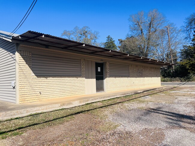 620 Logansport St in Center, TX - Building Photo - Building Photo