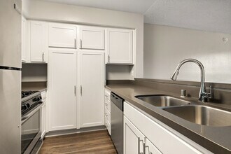 4250 Coldwater Canyon in Studio City, CA - Building Photo - Building Photo