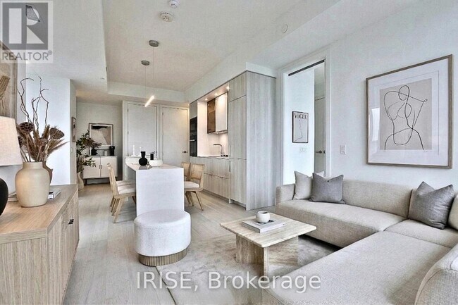 11 Yorkville Ave in Toronto, ON - Building Photo - Building Photo