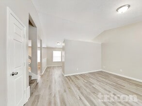 1102 Berwyn Rd in Whiteland, IN - Foto de edificio - Building Photo