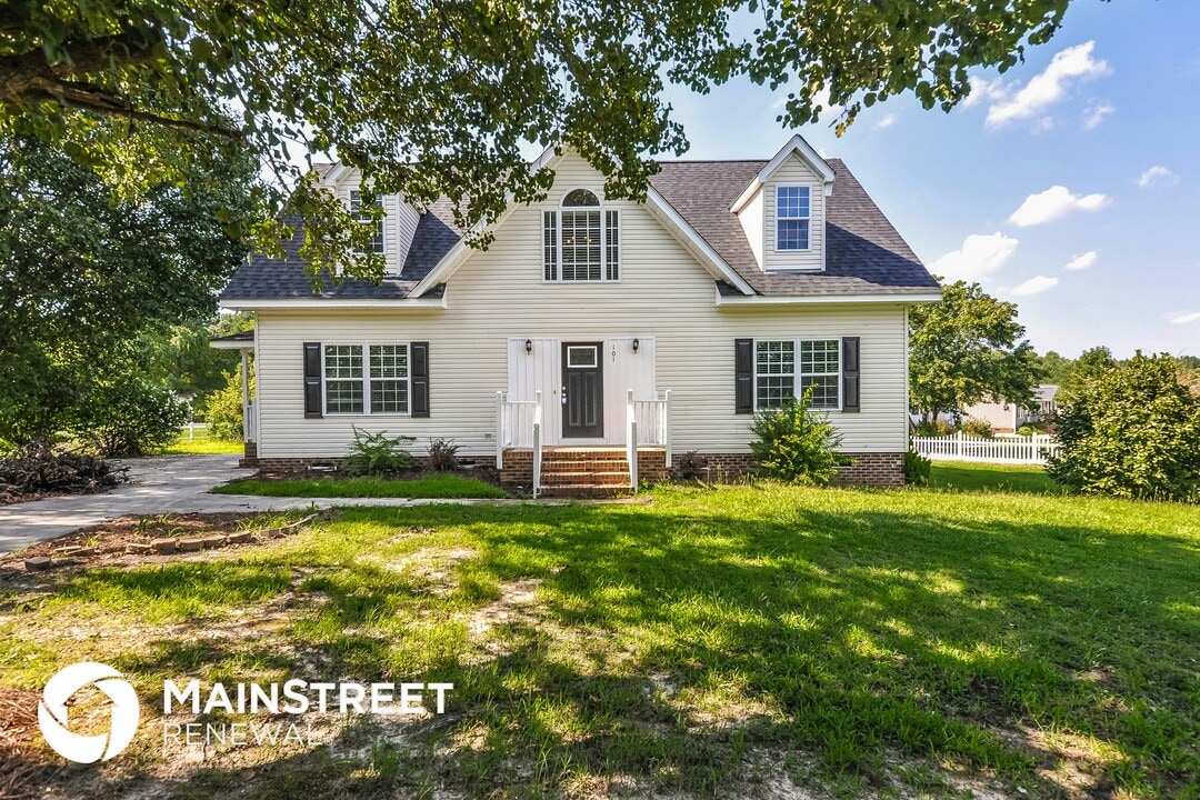 101 Clearwater Dr in Smithfield, NC - Building Photo