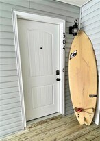 620 Shoreham Ct, Unit 304 in Virginia Beach, VA - Building Photo