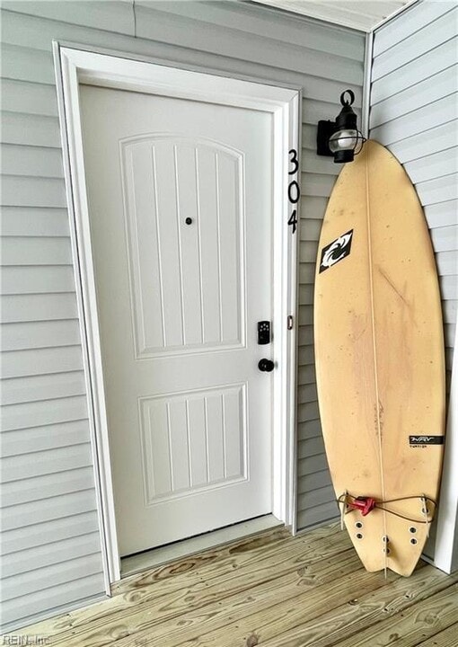 620 Shoreham Ct, Unit 304 in Virginia Beach, VA - Foto de edificio