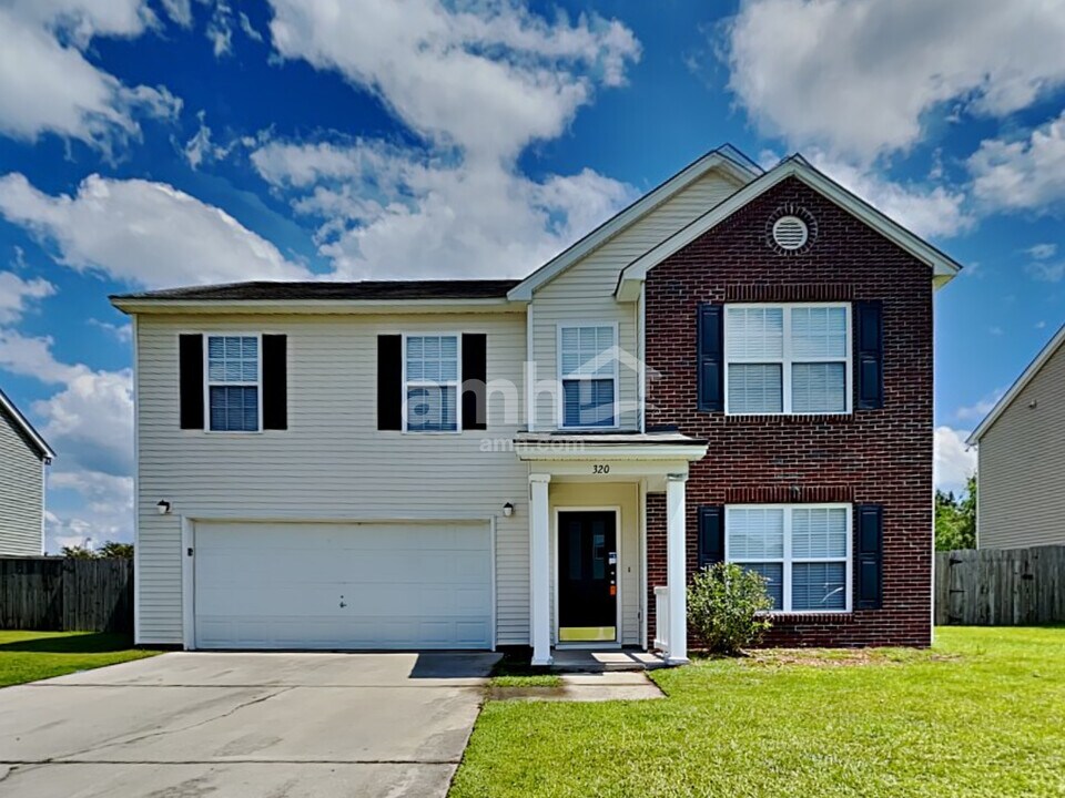 320 Southport Dr in Summerville, SC - Building Photo