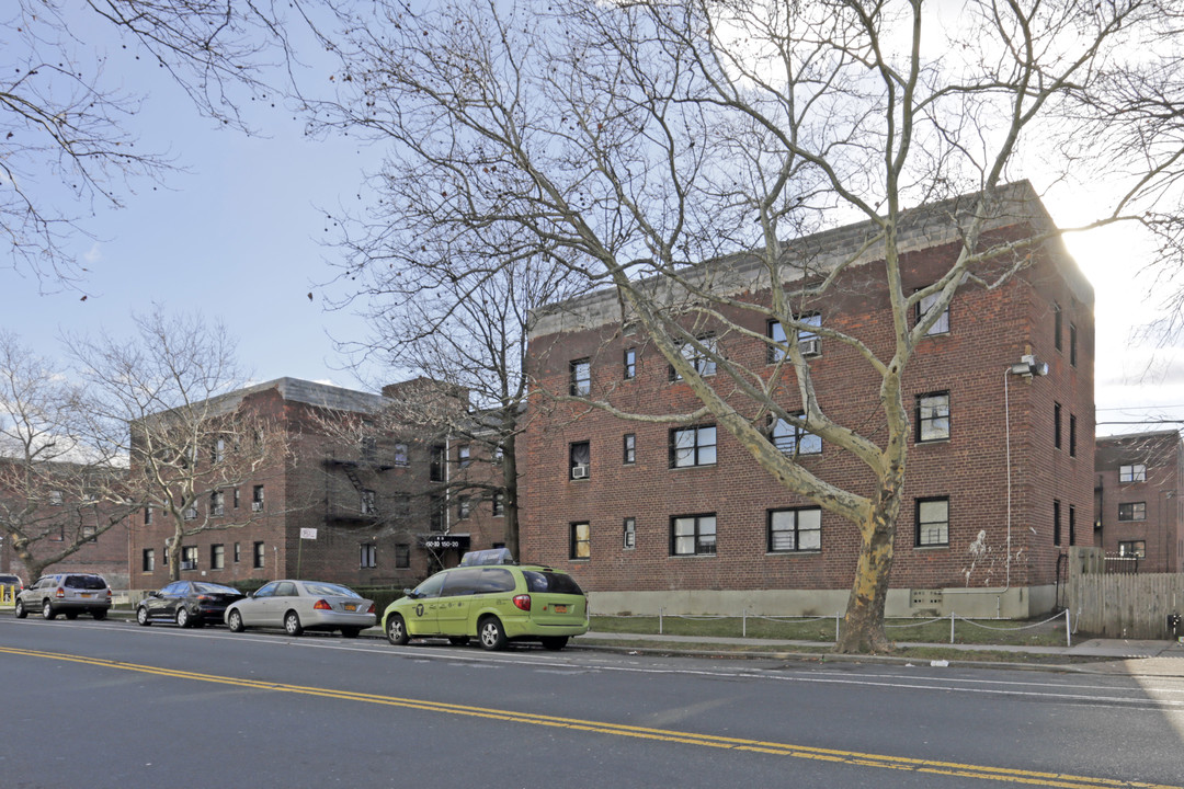 150-16 73rd Ave in Flushing, NY - Building Photo